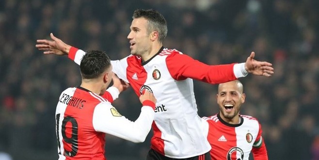 Robin van Persie yine attı golünü