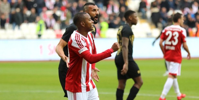 Sivasspor Osmanlıspor’ı Robinho ile yıktı