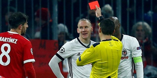 Vida kariyerinde ilk kez kırmızı gördü