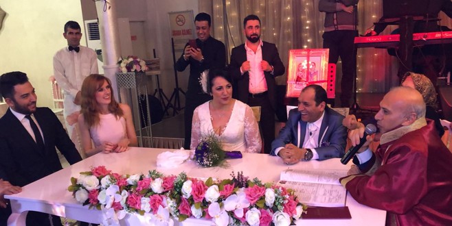 Wilma Elles ve eşi nikah şahidi oldu!