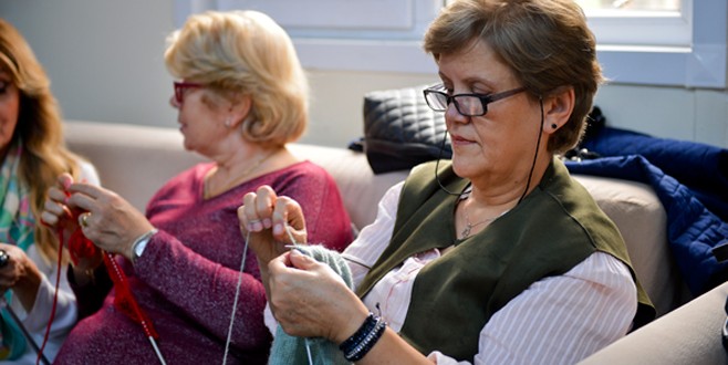 Maltepeli kadınlar çocuklar için ördü