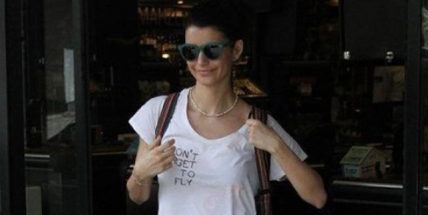 Beren Saat boşanıyor mu? Alyansını çıkardı