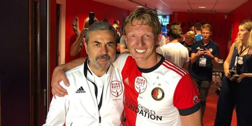 Dirk Kuyt sahalara veda etti