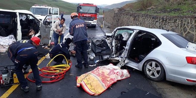 Erzurum-Bingöl karayolunda katliam gibi kaza