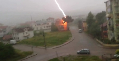 Gölcük’te yıldırım böyle düştü