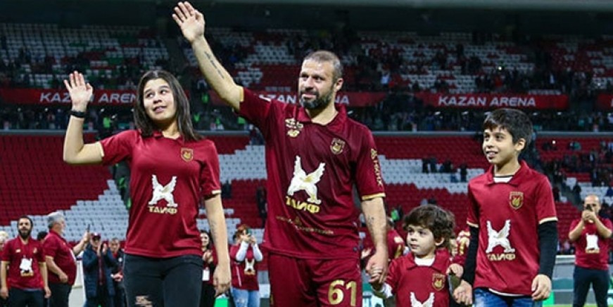 Gökdeniz Karadeniz’e liyakat nişanı