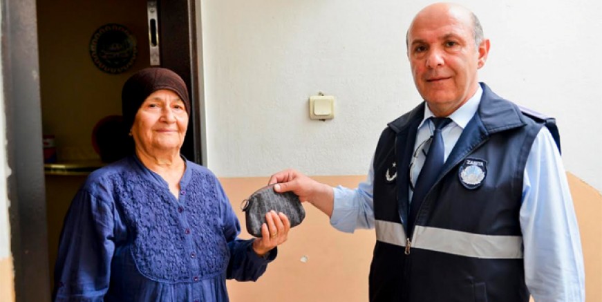 Maltepe zabıtasından örnek davranış