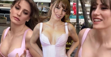 Serenay Sarıkaya dekoltesiyle şaşı etti