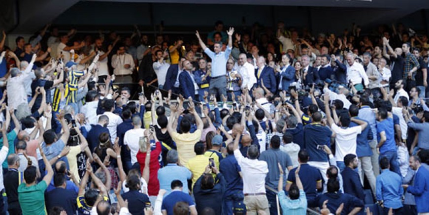 Ali Koç tribüne ilk operasyonunu yaptı