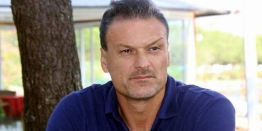 Alpay Özalan babasını kaybetti