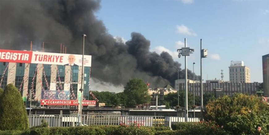 İstanbul Davutpaşa’da büyük yangın