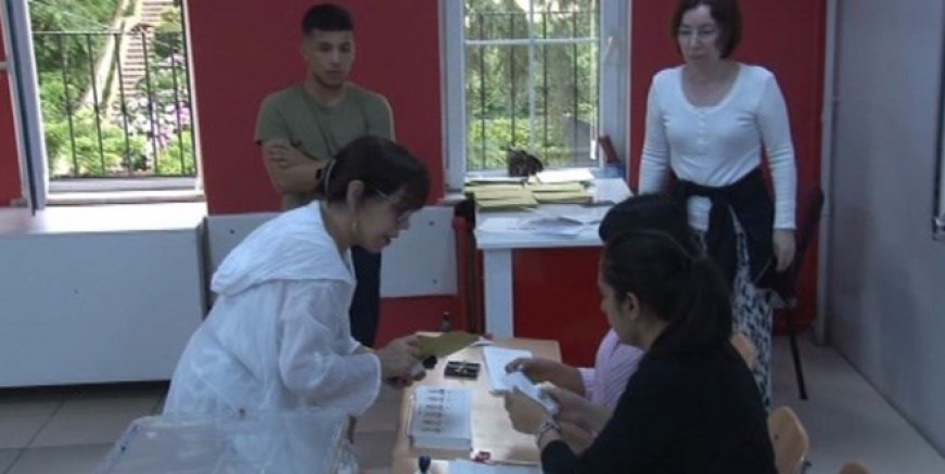 Sezen Aksu sandık başında çıldırdı