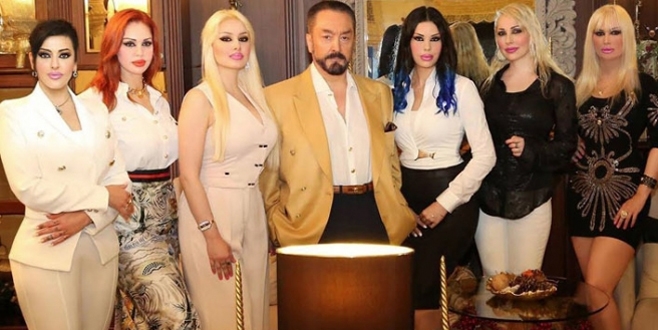 Adnan Oktar kedicikleri kaçmasın diye…