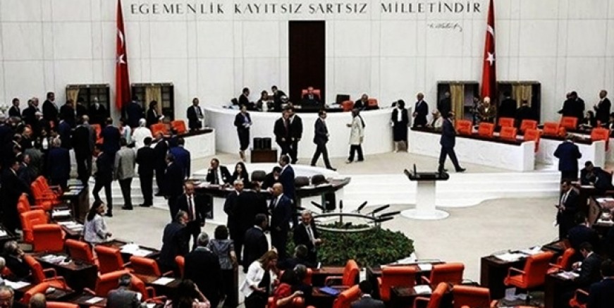 Bedelli askerlik çıktı Meclis tatile girdi!