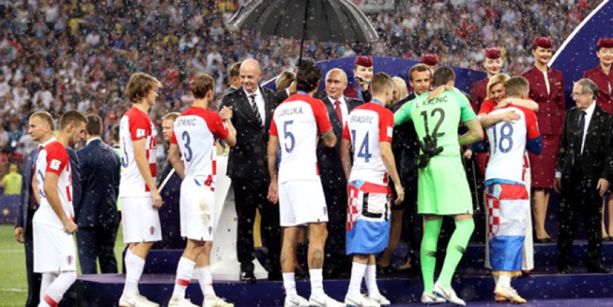 Dünya Kupası’nda şemsiye skandalı