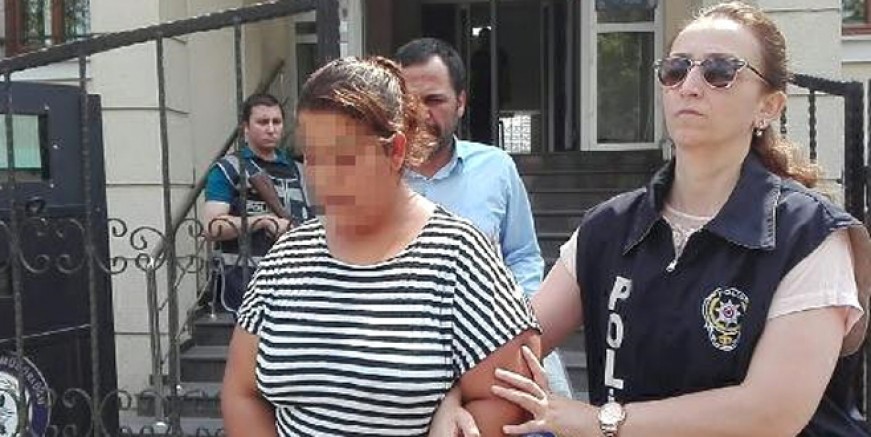 Genç kadın sevgilisini bıçakla öldürdü