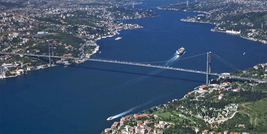 İstanbul Boğazı’nda faciadan dönüldü