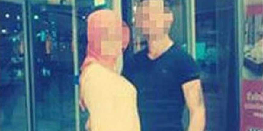 Köpek ve papağan evliliği bitirdi!