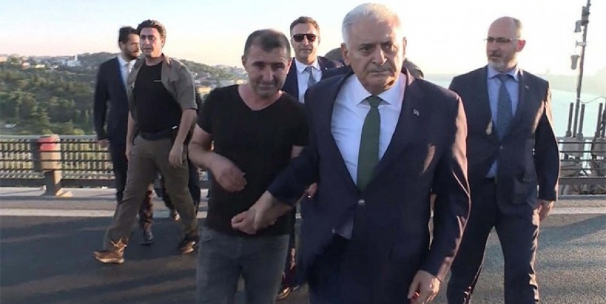 Köprüdeki intiharı Binali Yıldırım önledi