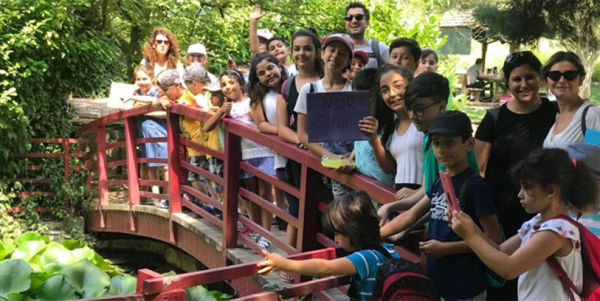 Yaz okulunda eğlenip öğreniyorlar