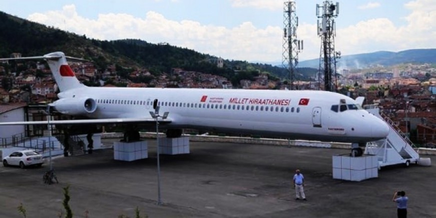 Yolcu uçağı ‘millet kıraathanesi’ oldu