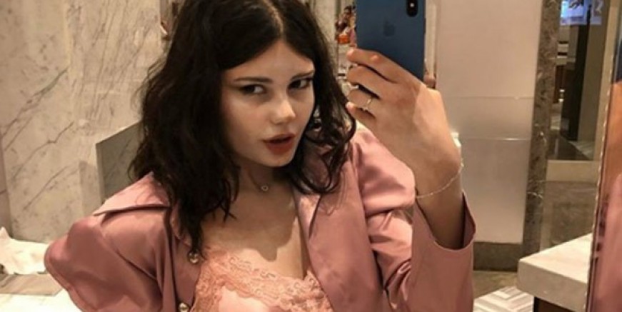 Bahar Candan üstsüz fotoğraf paylaştı