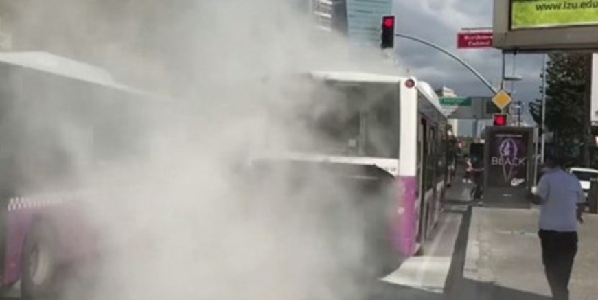 Beşiktaş’ta halk otobüsü yandı