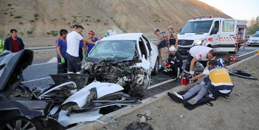 Erzincan’da korkunç kaza; 7 ölü