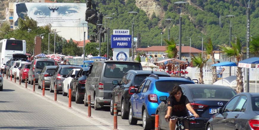Tatilcilerin dönüş çilesi erken başladı!