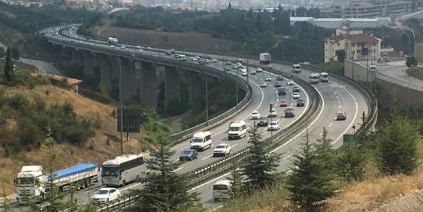 Tatilin son gününde trafikte yoğunluk