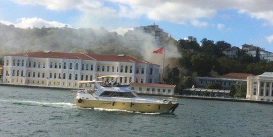 Kabataş Lisesi’nde korkutan yangın