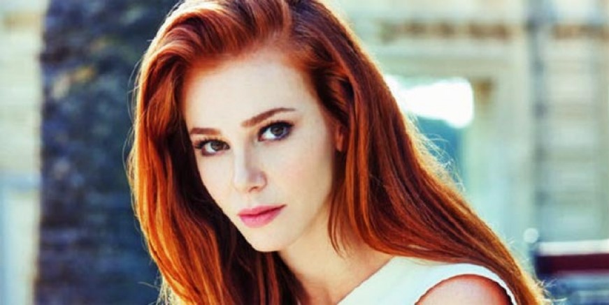 Elçin Sangu tatilde yürek hoplattı