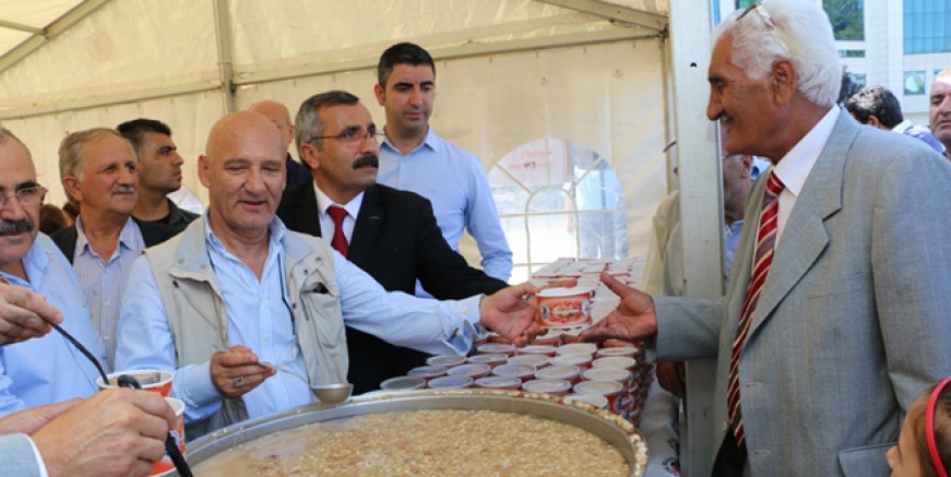 Kartal’da aşure günü sevinci