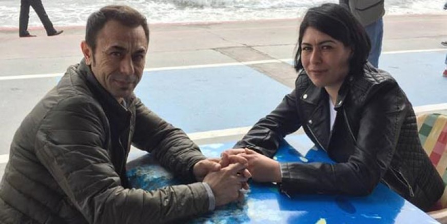 2 hafta önce evlendiği karısının boğazını kesti