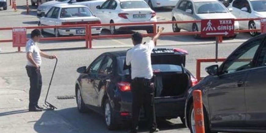 Adliyede bombalı araç alarmı