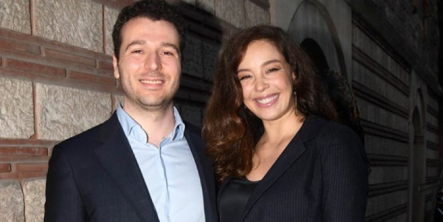 Azra Akın suda doğum yapacak