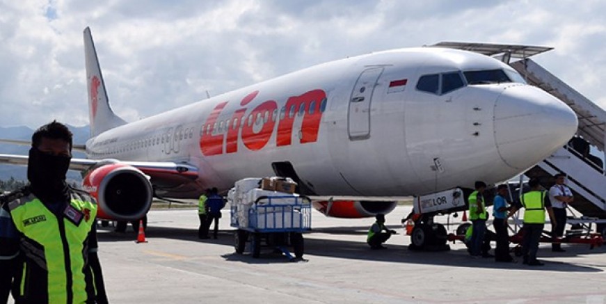 Endonezya’da yolcu uçağı düştü