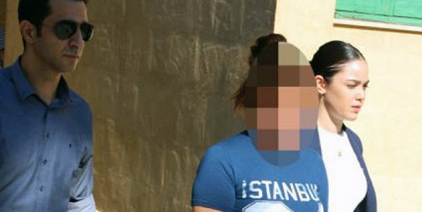 Genç kız tanımadığı Filipinli kadını bıçakladı!