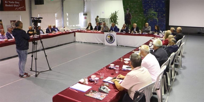 Kartal’da muhtarlar toplantısında kavga çıktı