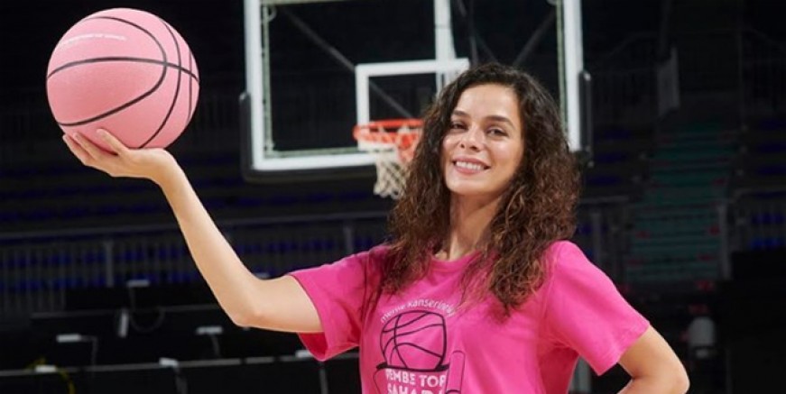 Özge Özpirinçci Pembe Top’u havalandıracak!