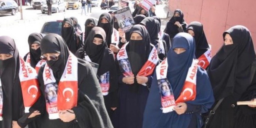 Polisi görünce ‘sağlık yürüyüşü’ dediler