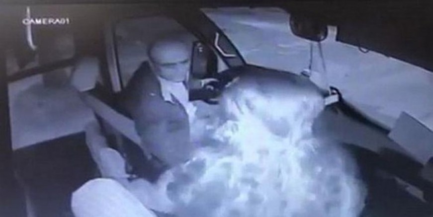 Genç kızı taciz eden şoför kovuldu!