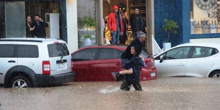 Bodrum’u yağmur ve dolu vurdu