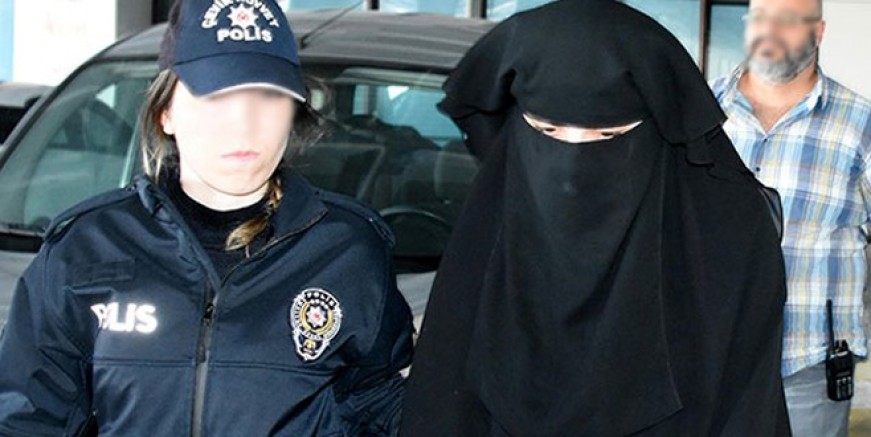 Emine Şahin Atatürk’e hakaretten tutuklandı!