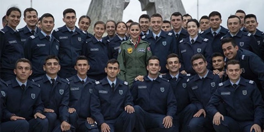 Merve Özbey pilot oldu!
