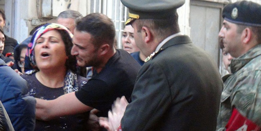 Türkiye şehitlerine ağlıyor