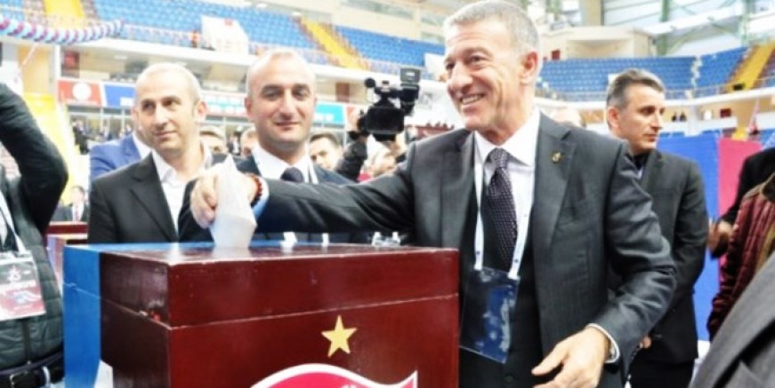 Ahmet Ağaoğlu Trabzonspor’da güven tazeledi