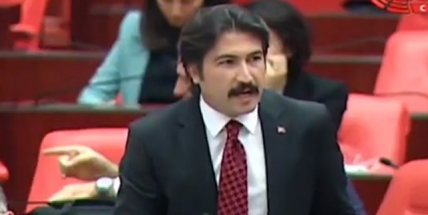 AK Partili Cahit Özkan Fransızca seslenince