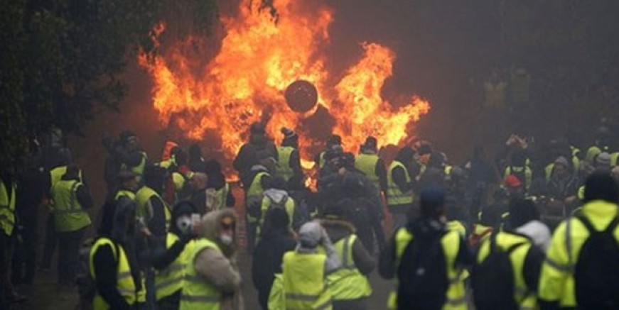 Fransa’da gösteri öncesi gözaltılar başladı