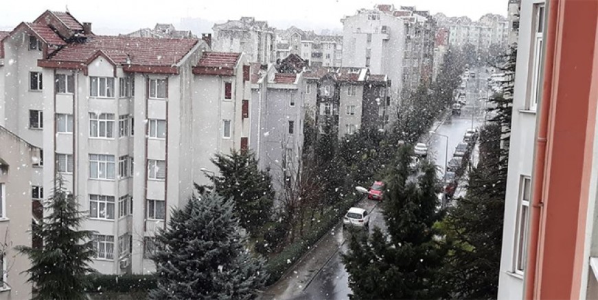 İstanbul’da yılın ilk karı yağdı